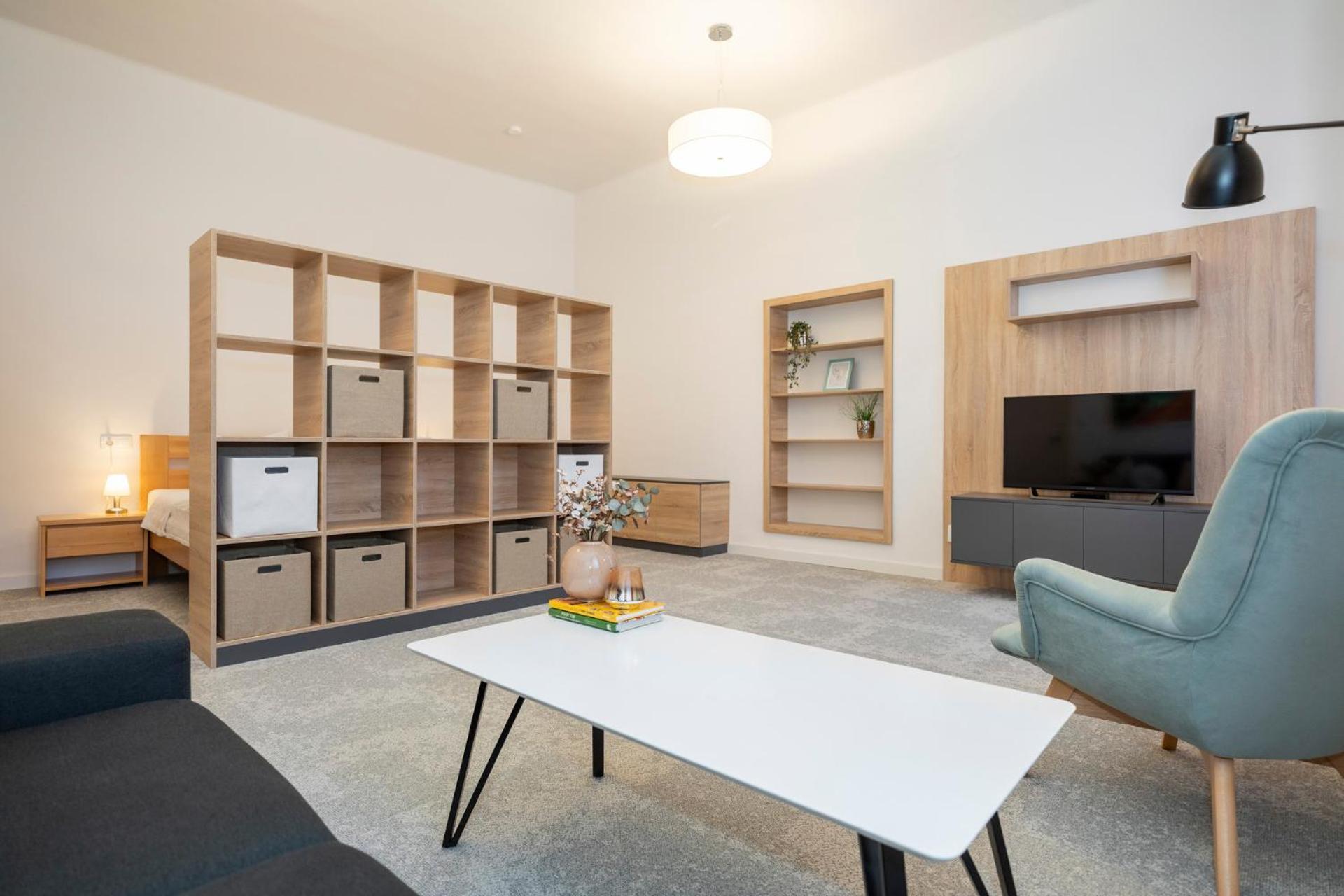 Alure Residences 10 - 24H Self Check-In & Private Parking Next To The Apartment Building Included, City Center Right On Snp Square In A Quiet Passage, New Building, Best Deal In Town 반스카비스트리카 외부 사진