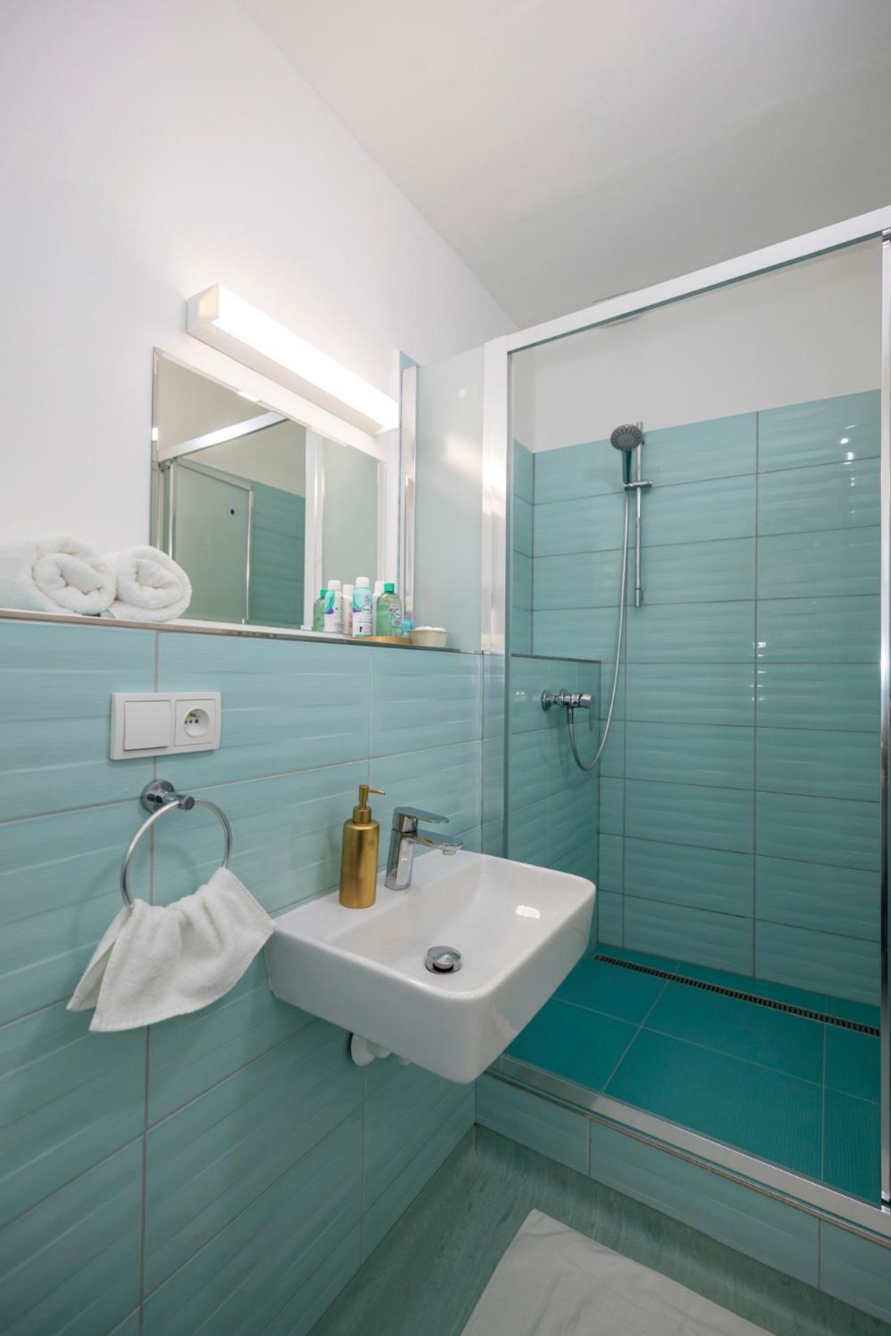 Alure Residences 10 - 24H Self Check-In & Private Parking Next To The Apartment Building Included, City Center Right On Snp Square In A Quiet Passage, New Building, Best Deal In Town 반스카비스트리카 외부 사진
