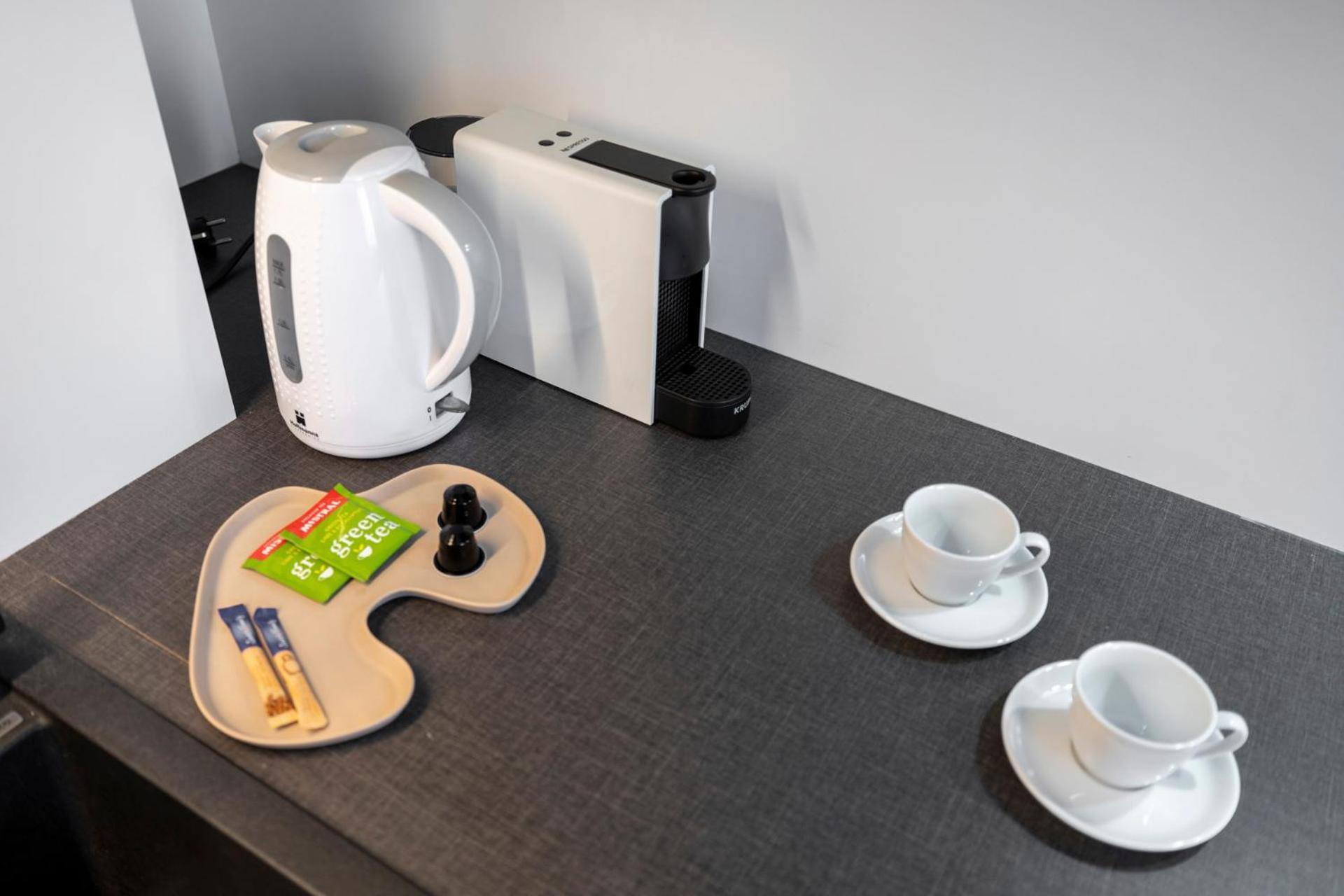 Alure Residences 10 - 24H Self Check-In & Private Parking Next To The Apartment Building Included, City Center Right On Snp Square In A Quiet Passage, New Building, Best Deal In Town 반스카비스트리카 외부 사진